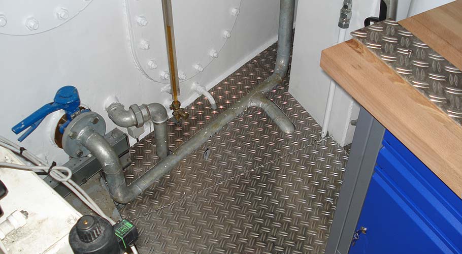 Aluminium vloerplaten boegschroefruimte